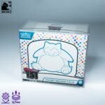 Front view of MOBO Crystal Box Pokémon ETB Protector – Transparent 0.7 mm PET case for sealed Elite Trainer Boxes.