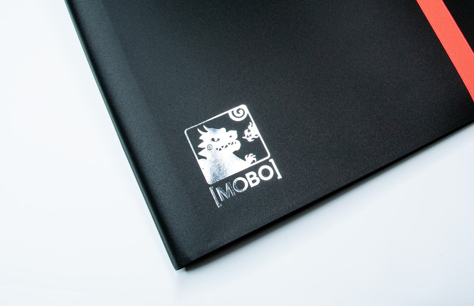 mobo card binder premium cover silver logo shop-mobo.com